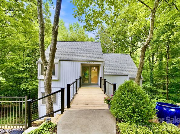 2724 Huntingtowne Farms Ln, Charlotte, NC 28210 home