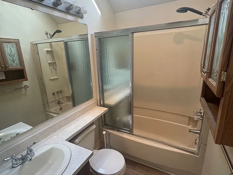 237 Collins Dr — Photo 11