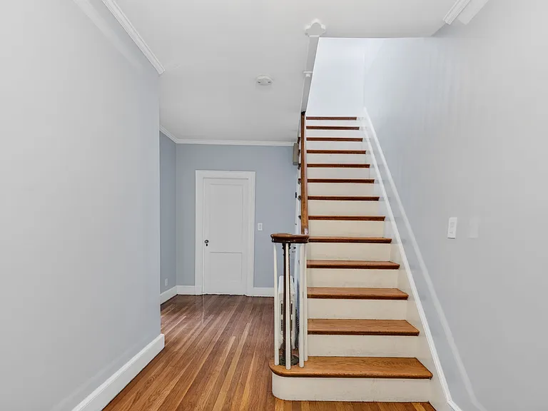 28 Thurlow Ave — Photo 6