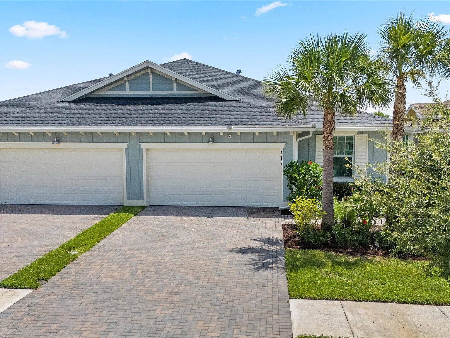 3 bed, 2.0 bath, 1952 sqft, $3,900 — Photo 2