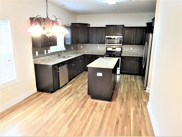 5592 Lair Ln — Photo 2