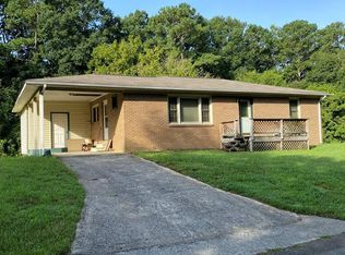 2240 Eaton Dr SE, Dalton, GA 30721