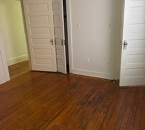 4th image of 200 W Broad St #302