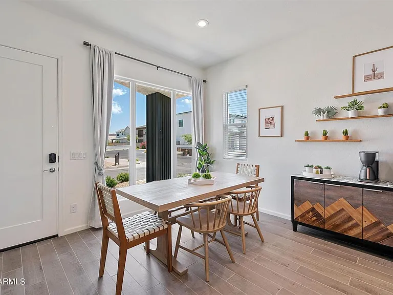 15704 W Polk St — Photo 8