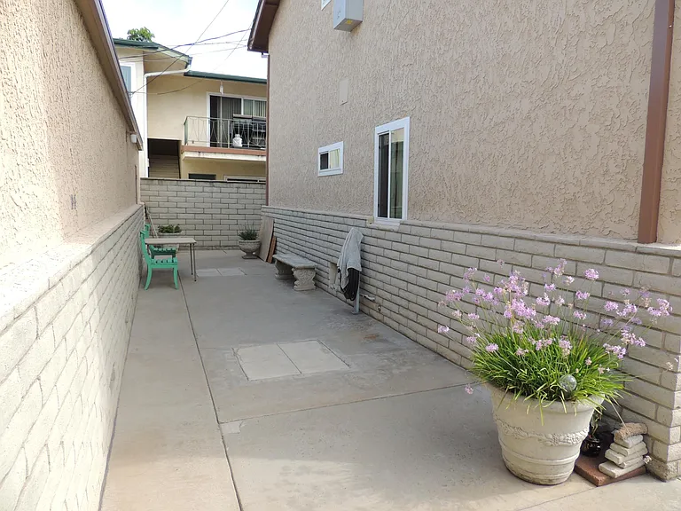 321 Gladys Ave #4 — Photo 26