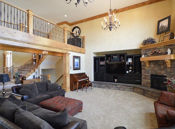 4th image of 942 W Riverview Dr