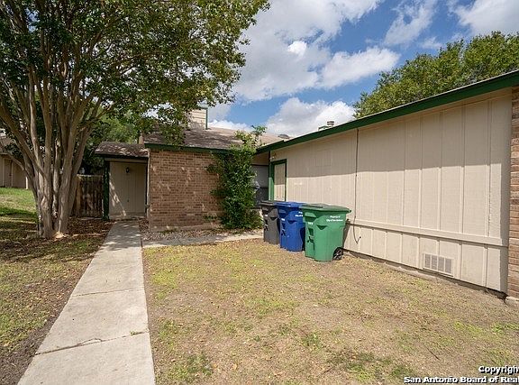 3rd image of 14423 Waddesdon Bluff