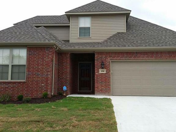 2nd image of 104 NE Chicory Ln