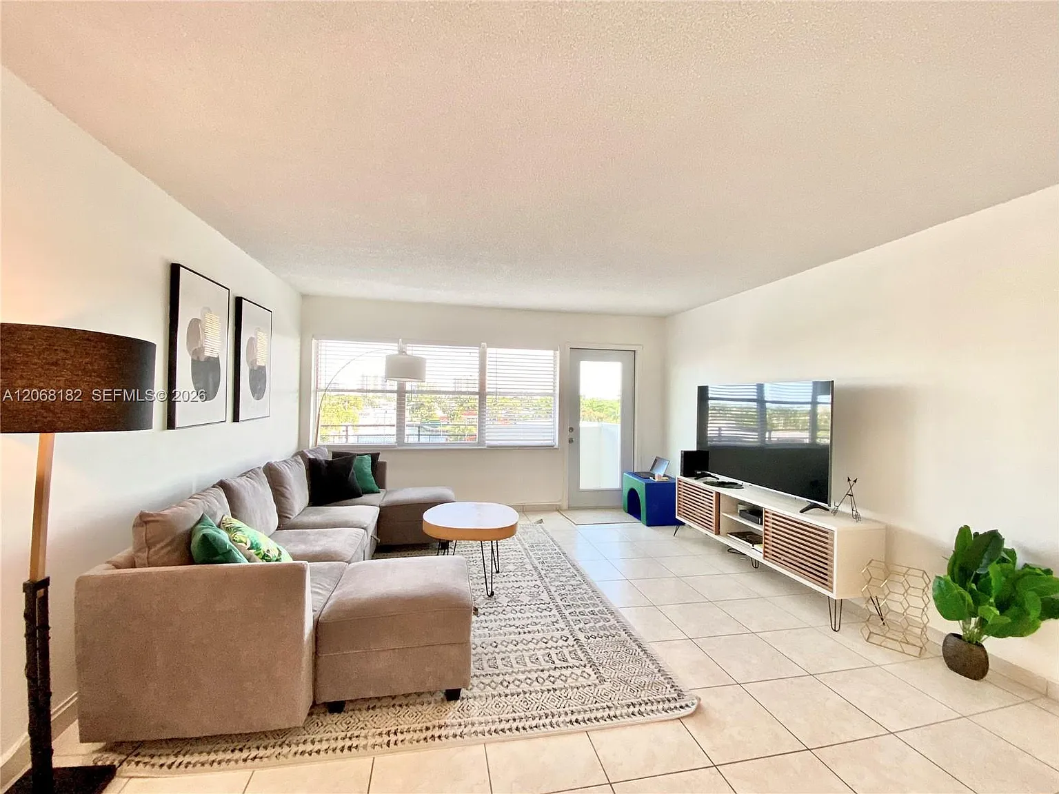 Ocean View Towers Condo — Photo 2