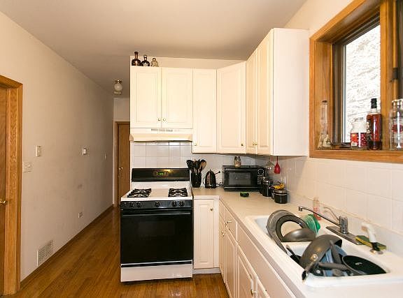 4th image of 1243 W Erie St APT 02