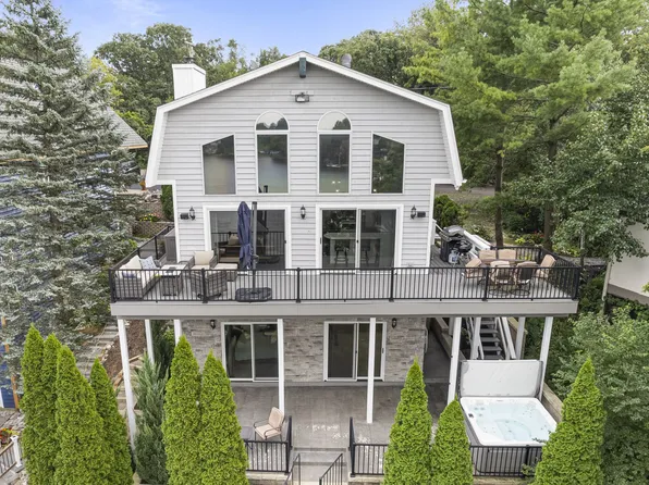 5401 E Lake Shore Dr, Wonder Lake, IL 60097