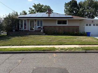 13 Lamont Rd, Burlington Township, NJ 08016