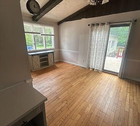 5th image of 442 Buttonwood Ave
