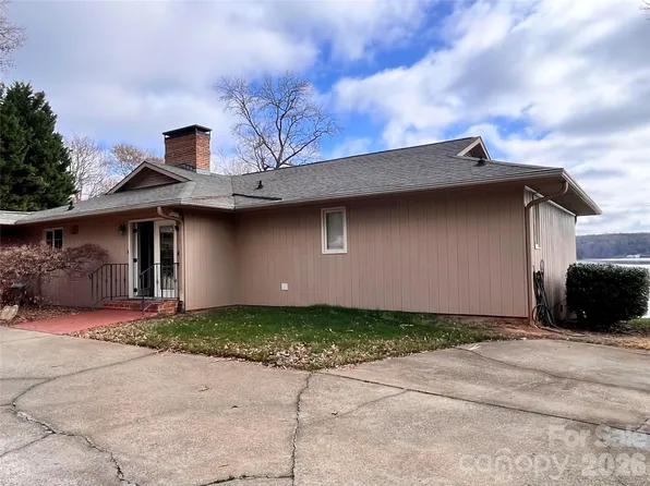 4295 River Oaks Rd, Lake Wylie, SC 29710