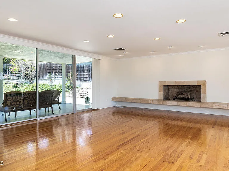 245 Hillside Rd — Photo 4