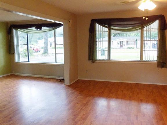 2nd image of 104 Monarch Ln
