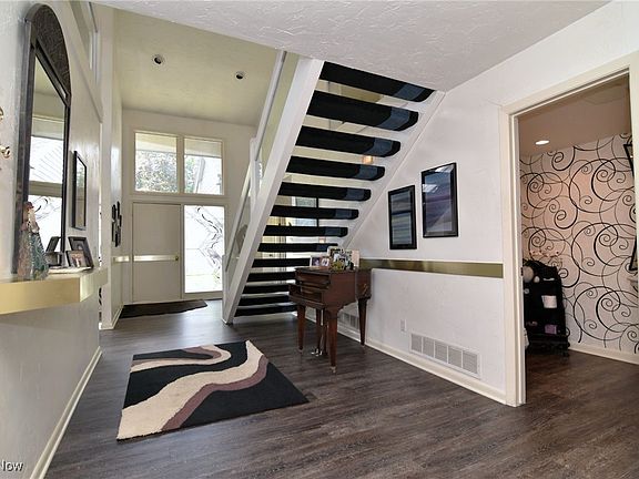 3rd image of 3 Bennington Ct