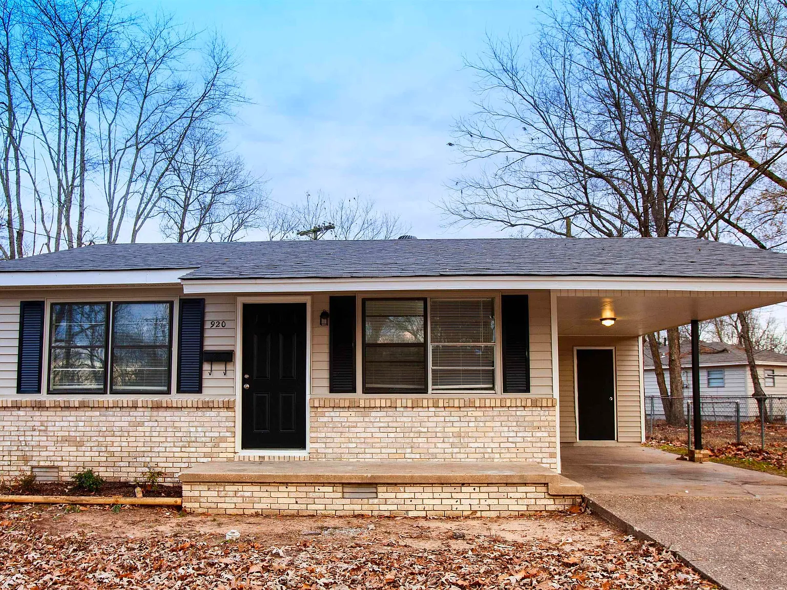 3 bed, 1.5 bath, 988 sqft, $1,150 — Photo 2