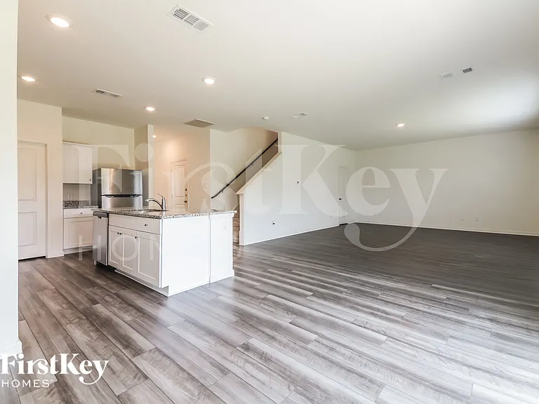 1822 Sandlin Dr — Photo 6