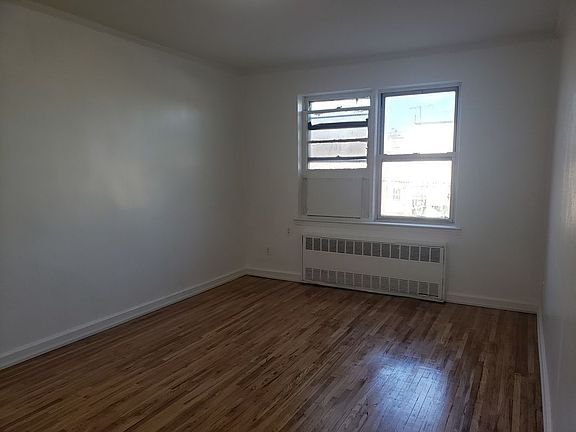 3rd image of 938 E 96th St #3