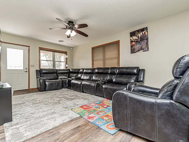 120 W Spruce St — Photo 3