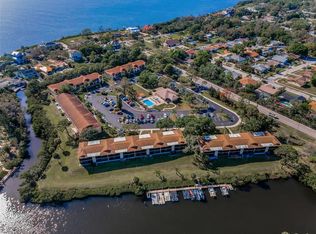 1686 Seascape Cir, Tarpon Springs, FL 34689