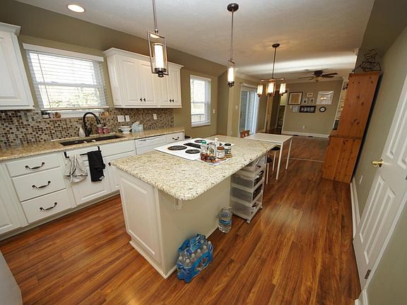 5th image of 8613 Barbee Ln