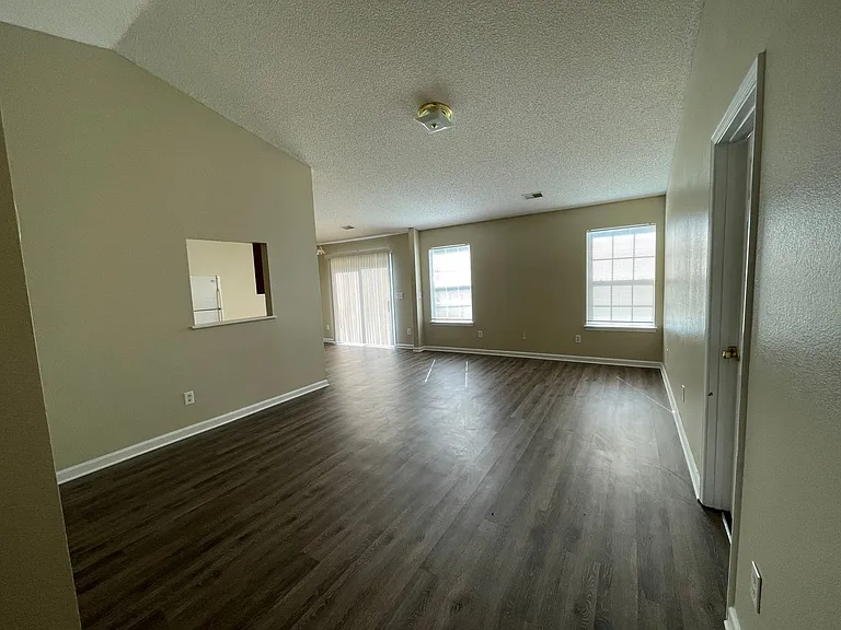 549 Blue Lake Dr — Photo 2