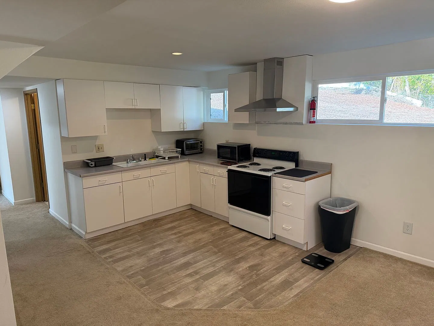 Phantom Lake/Lake Hills/Robinswood/Bellevue 2bd 1bath lower unit! — Photo 1