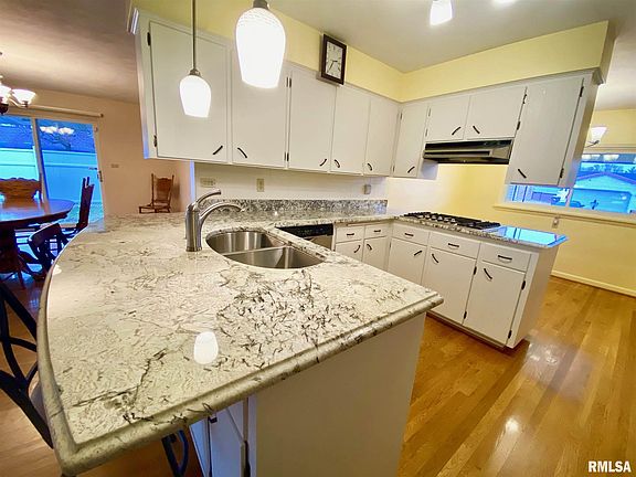 3rd image of 2721 N Rockwood Dr