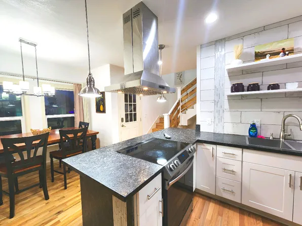 (undisclosed Address), Medford, OR 97501