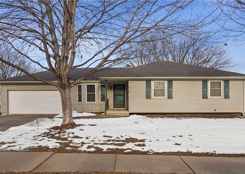 1st image of 2119 Calumet Dr