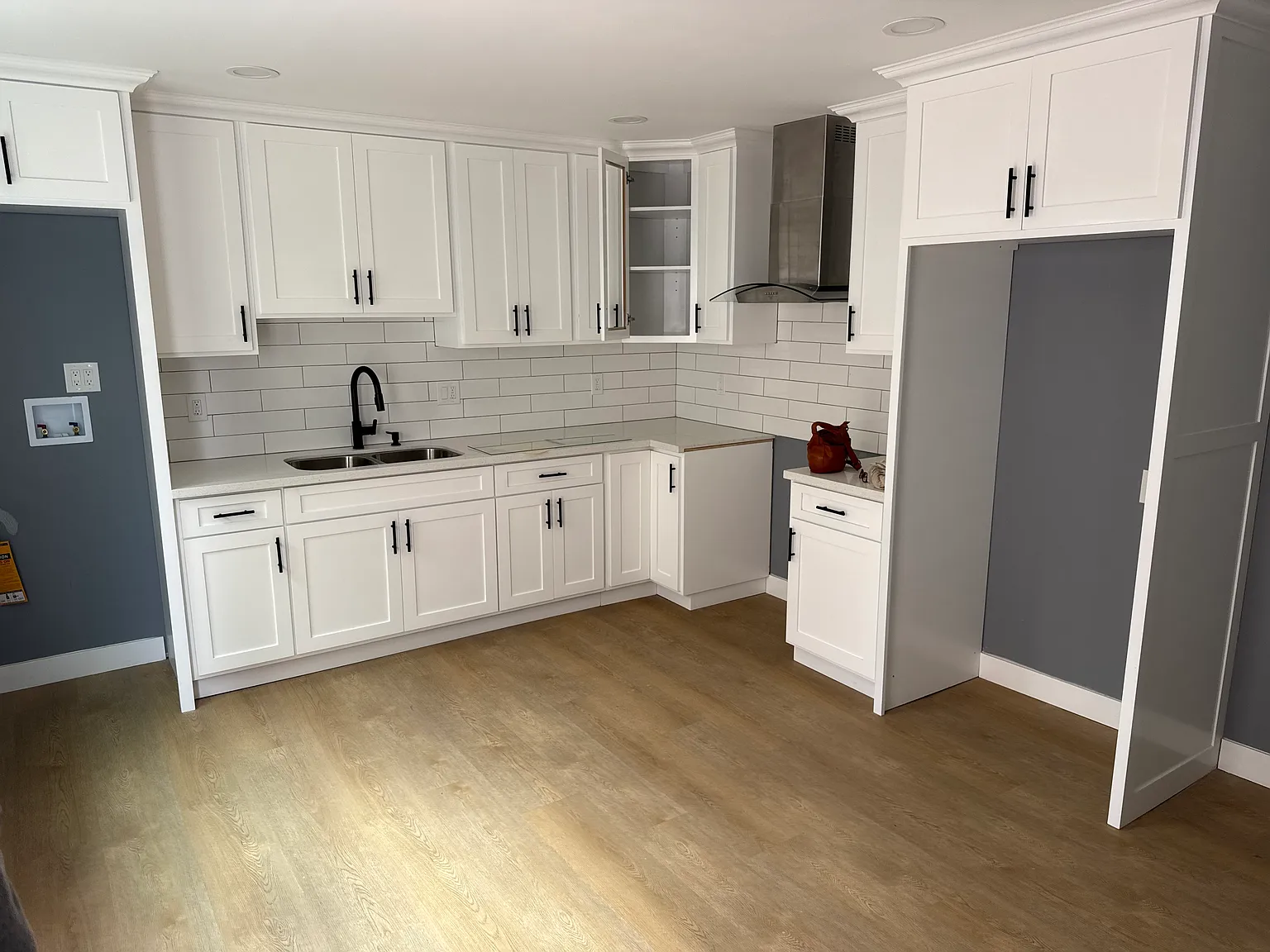 3 bed, 1000 sqft, $3,600 — Photo 2