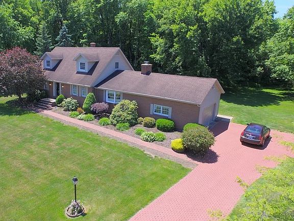 2nd image of 670 Maplewood Dr SE