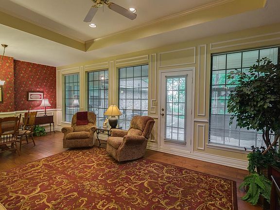 5th image of 8503 Scott Cir