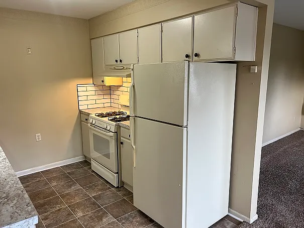 2 bed, 900 sqft, $1,200 — Photo 3