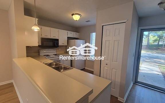 4th image of 101 Sussex Ave