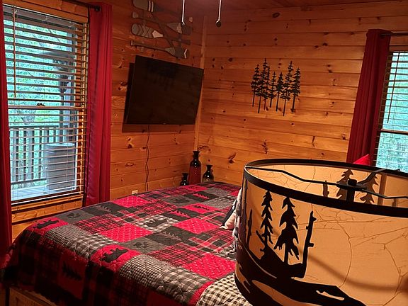 4th image of 120 Hideaway Ln