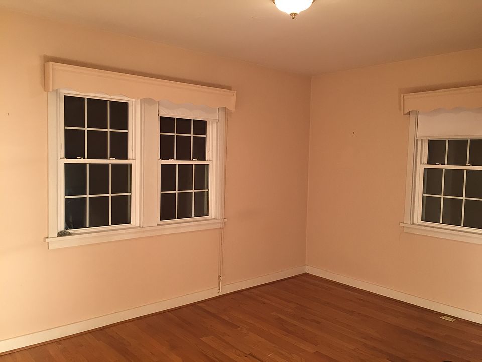 2nd image of 158 Erie St