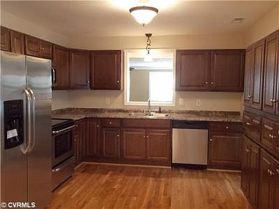 4th image of 21312 Warren Ave