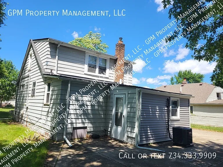 23378 Cunningham Ave — Photo 4