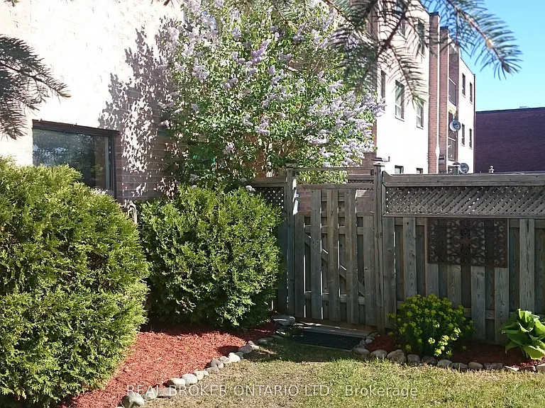 15 Wellington St #124-14 — Photo 15