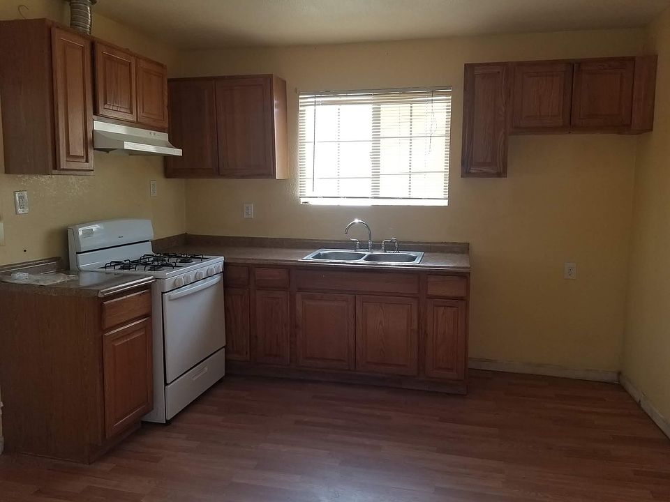 2nd image of 403 1/2 El Tejon Ave