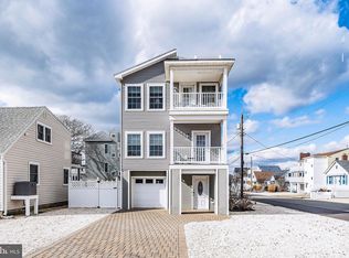 28 E 28th St, Brant Beach, NJ 08008