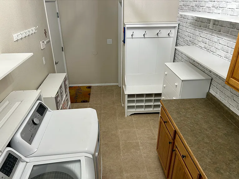 Laundry Room with great storrage