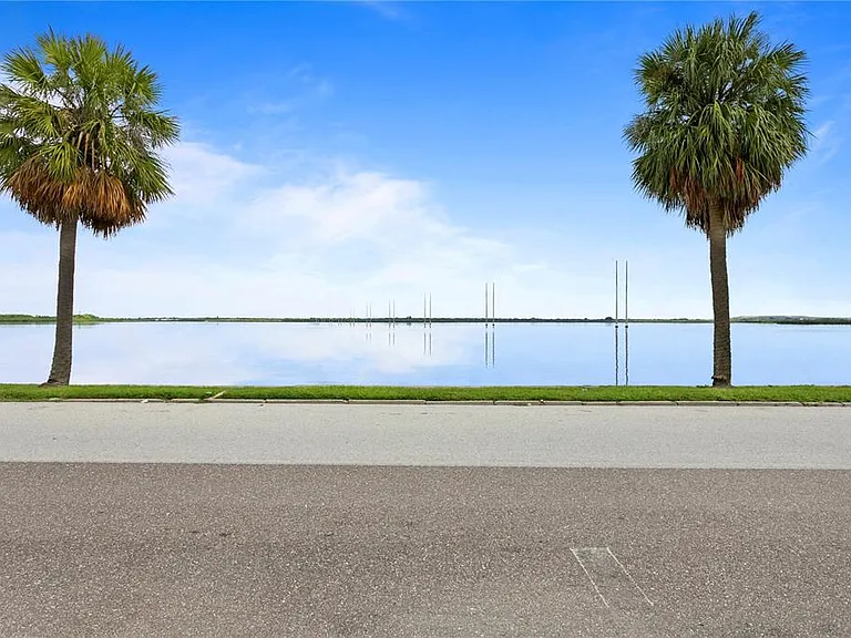 1303 S Bermuda Blvd — Photo 2