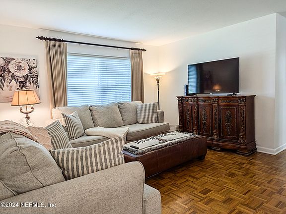 3rd image of 7639 HILLSIDE Drive