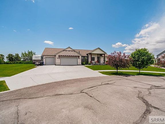 2nd image of 1101 Castle Pines Rd