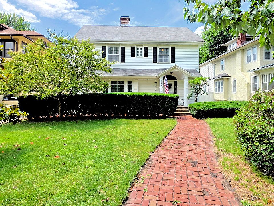 1st image of 981 S Evergreen Ave