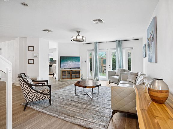 4th image of 7126 Crescent Creek Way